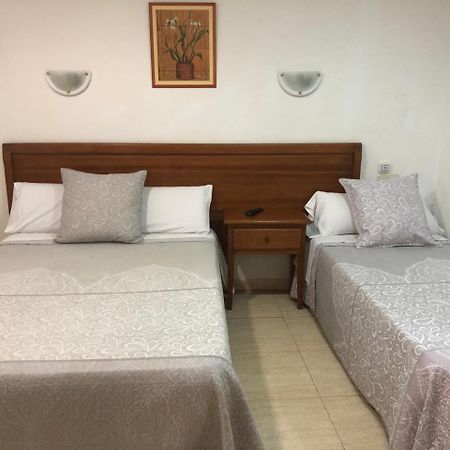 Hostal 82 Olias del Rey Ngoại thất bức ảnh