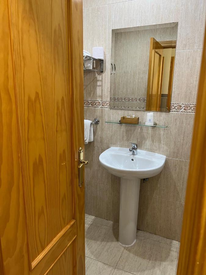 Hostal 82 Olias del Rey Ngoại thất bức ảnh