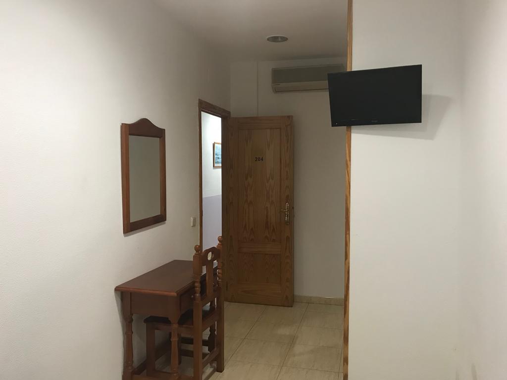 Hostal 82 Olias del Rey Ngoại thất bức ảnh