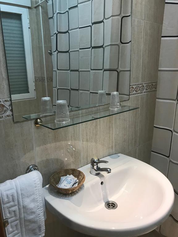 Hostal 82 Olias del Rey Ngoại thất bức ảnh