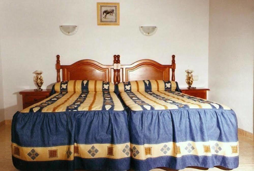 Hostal 82 Olias del Rey Ngoại thất bức ảnh