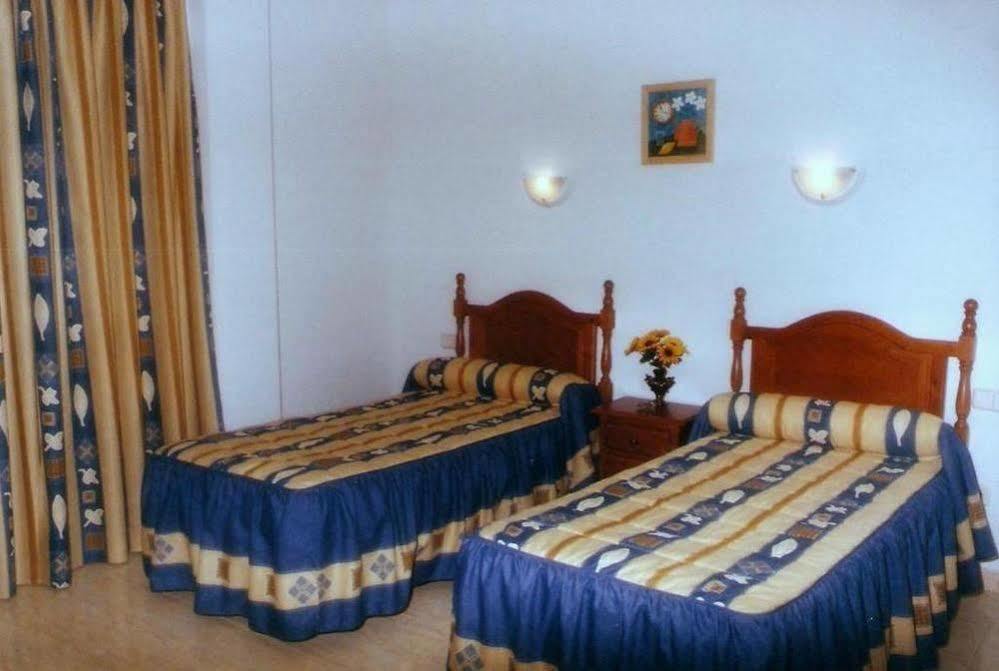 Hostal 82 Olias del Rey Ngoại thất bức ảnh