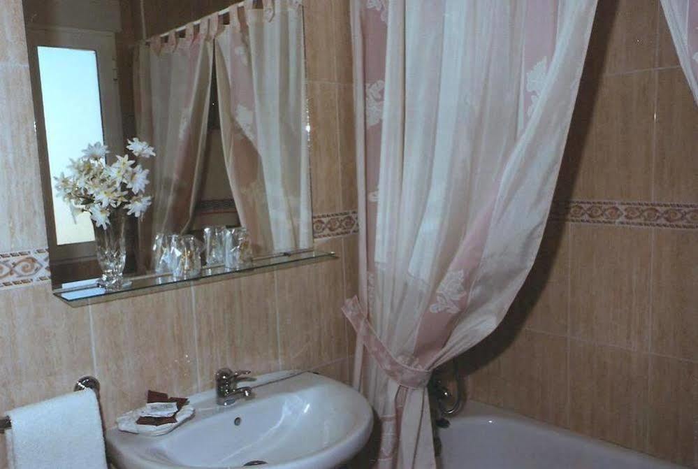 Hostal 82 Olias del Rey Ngoại thất bức ảnh