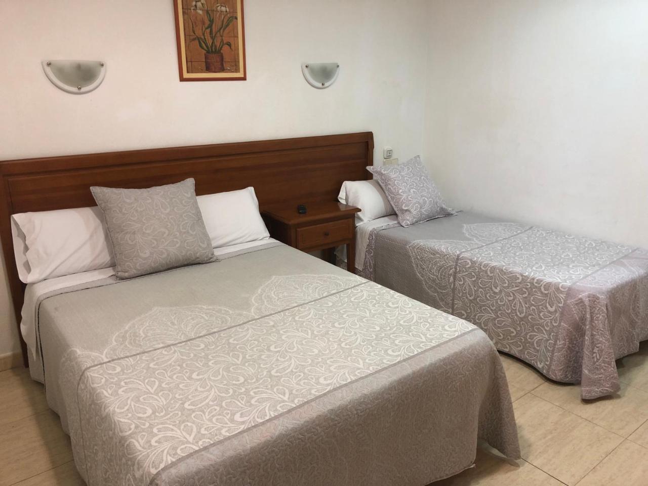 Hostal 82 Olias del Rey Ngoại thất bức ảnh